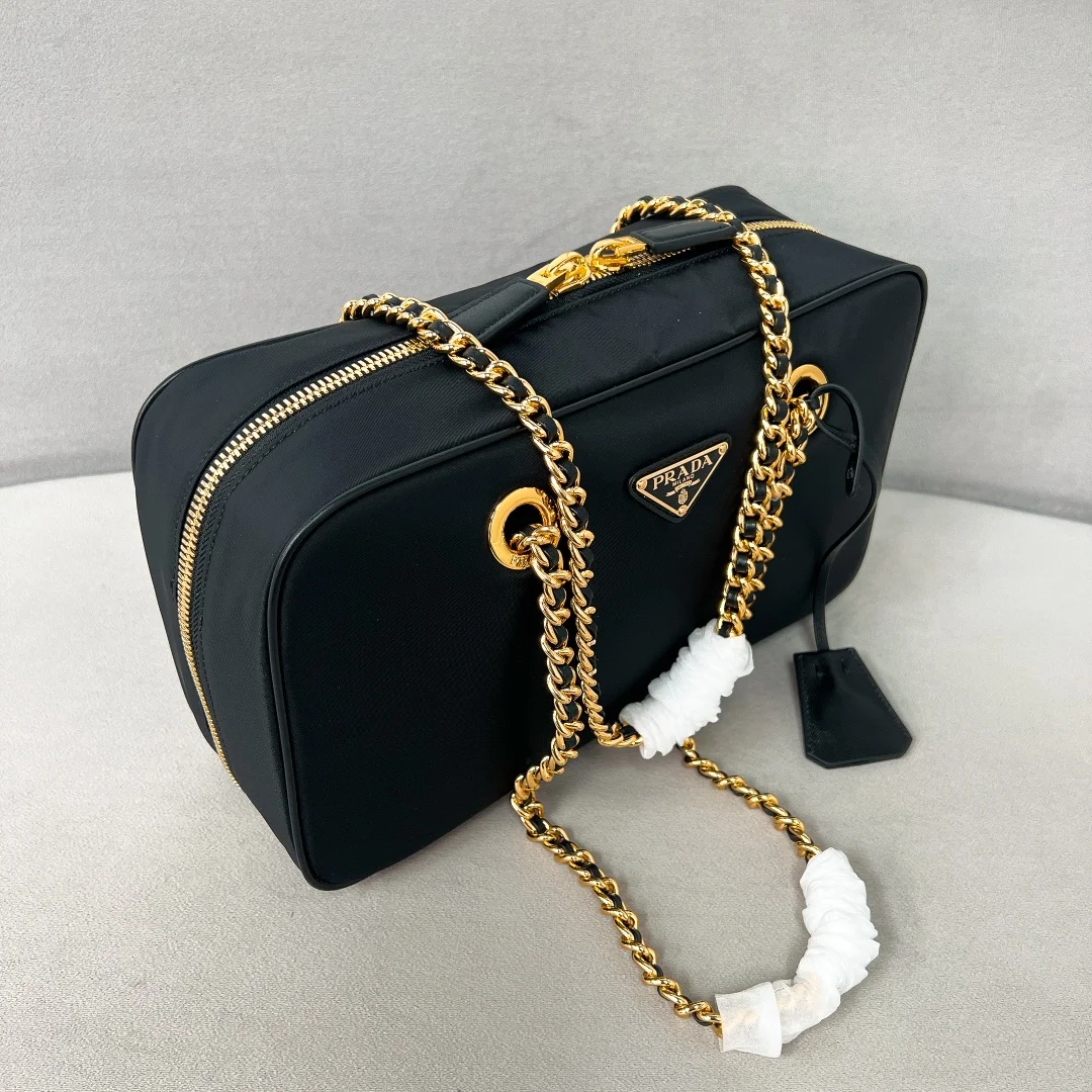 普拉达1BB155 Summer新品中古式黑金链条单肩包中号 单肩背包 - 细节图 3