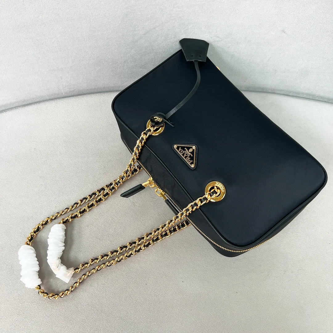 普拉达1BB155 Summer新品中古式黑金链条单肩包中号 单肩背包 - 细节图 5