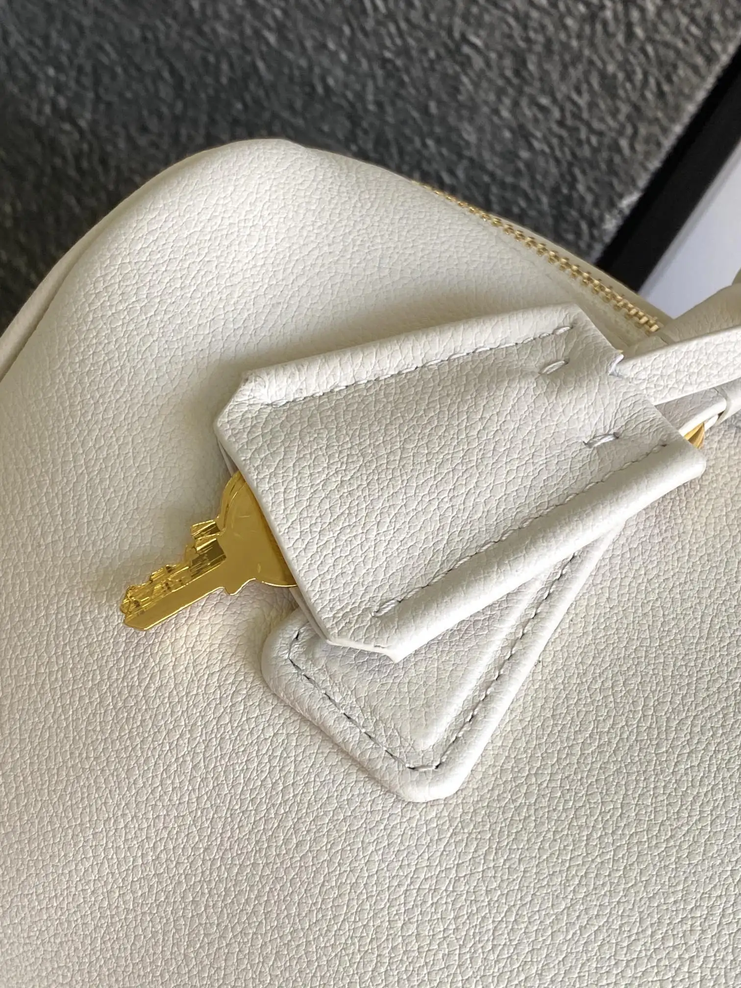 普拉达1BB127 长手柄保龄球包 单肩背包 - 细节图 6
