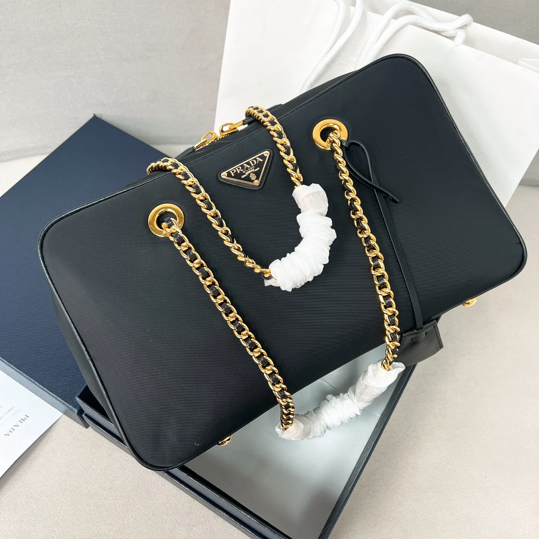 普拉达1BB114 Summer新品中古式黑金链条单肩包大号 单肩背包 - 细节图 1