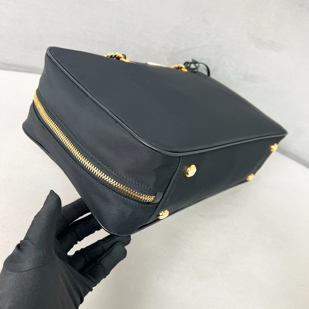 普拉达1BB114 Summer新品中古式黑金链条单肩包大号 单肩背包 - 细节图 7