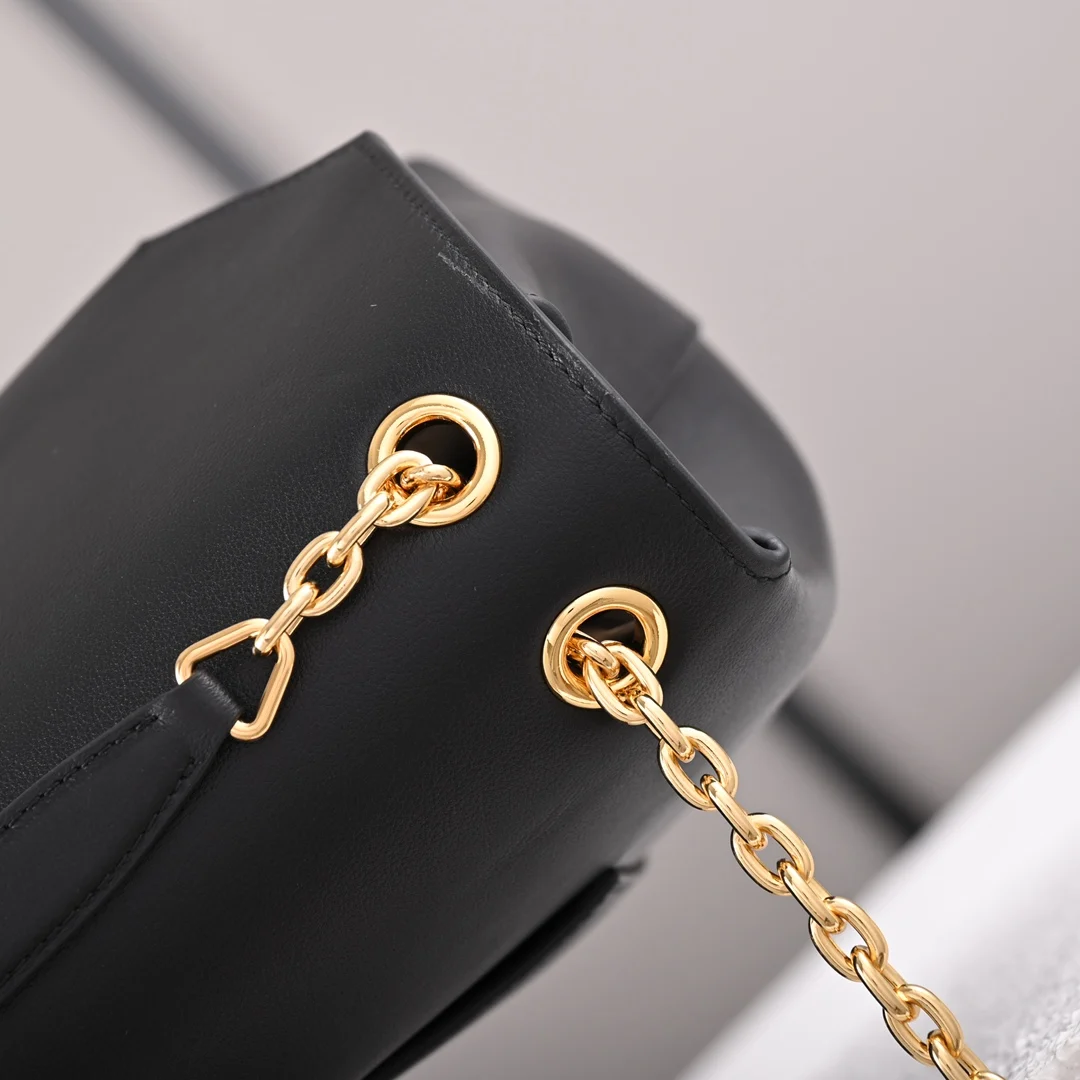 Prada 1BD367 Chain Bag Tote Bag Crossbody Bag - Detail view 6