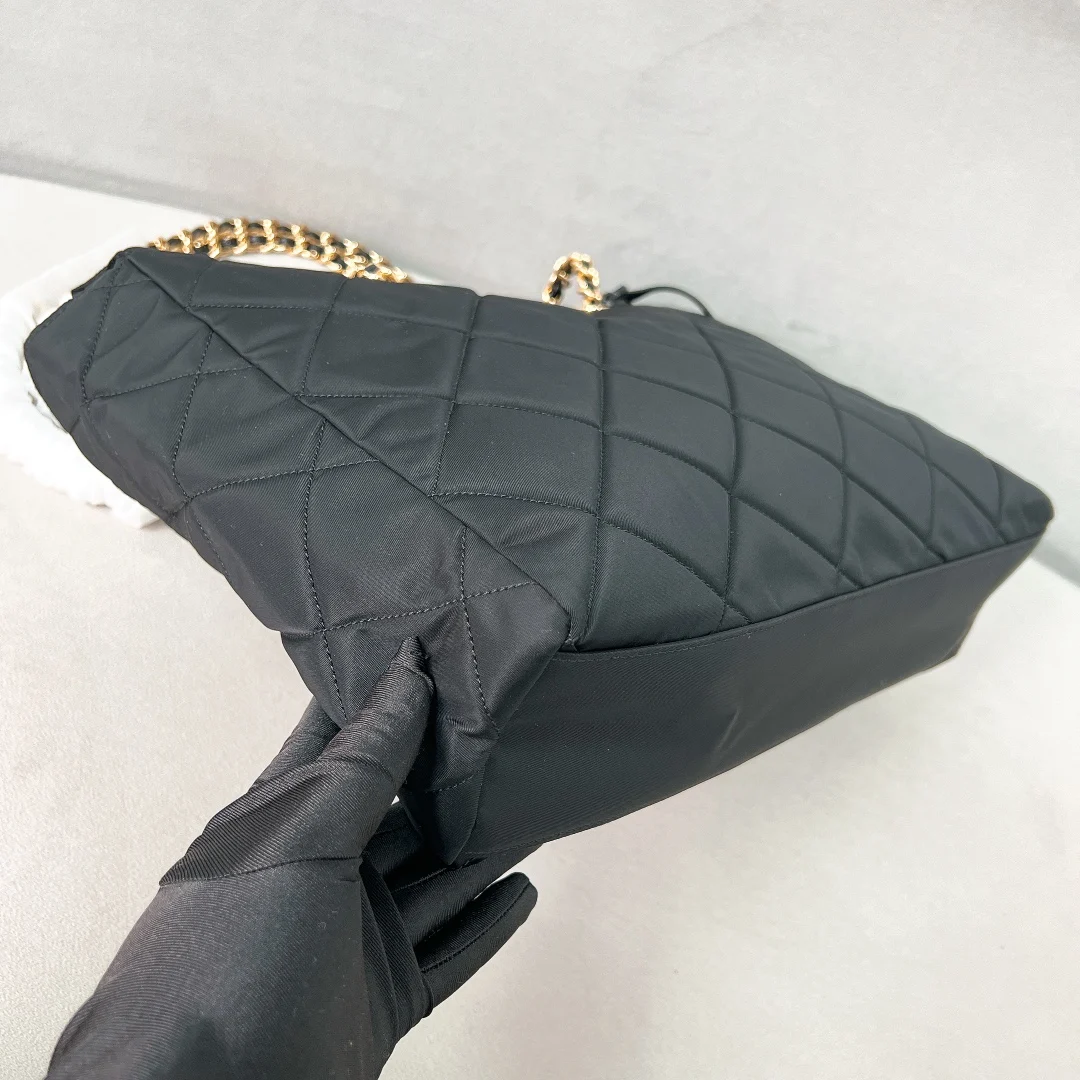 普拉达1BG467 大号中古系列黑金链条 单肩背包 - 细节图 7
