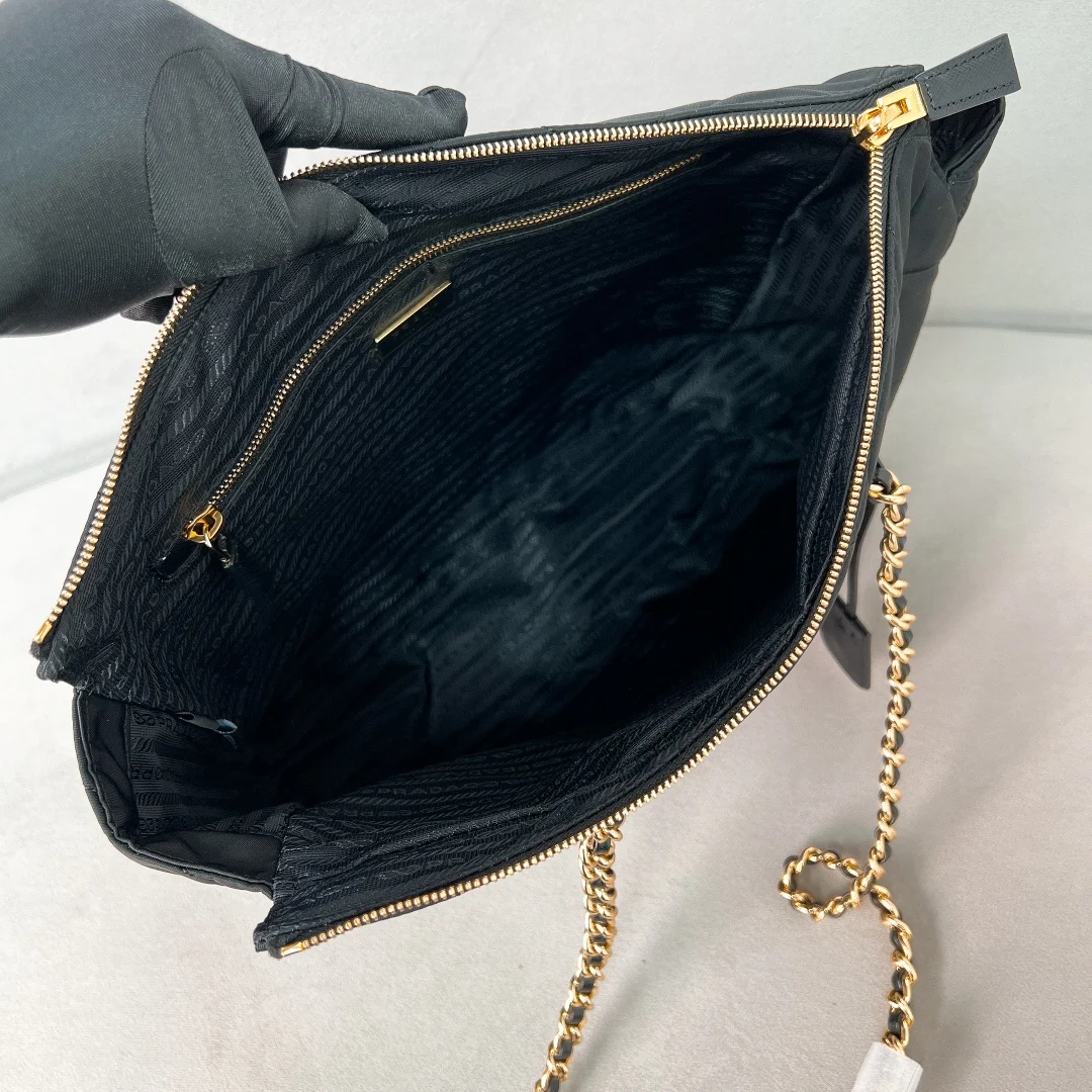 普拉达1BG467 大号中古系列黑金链条 单肩背包 - 细节图 8