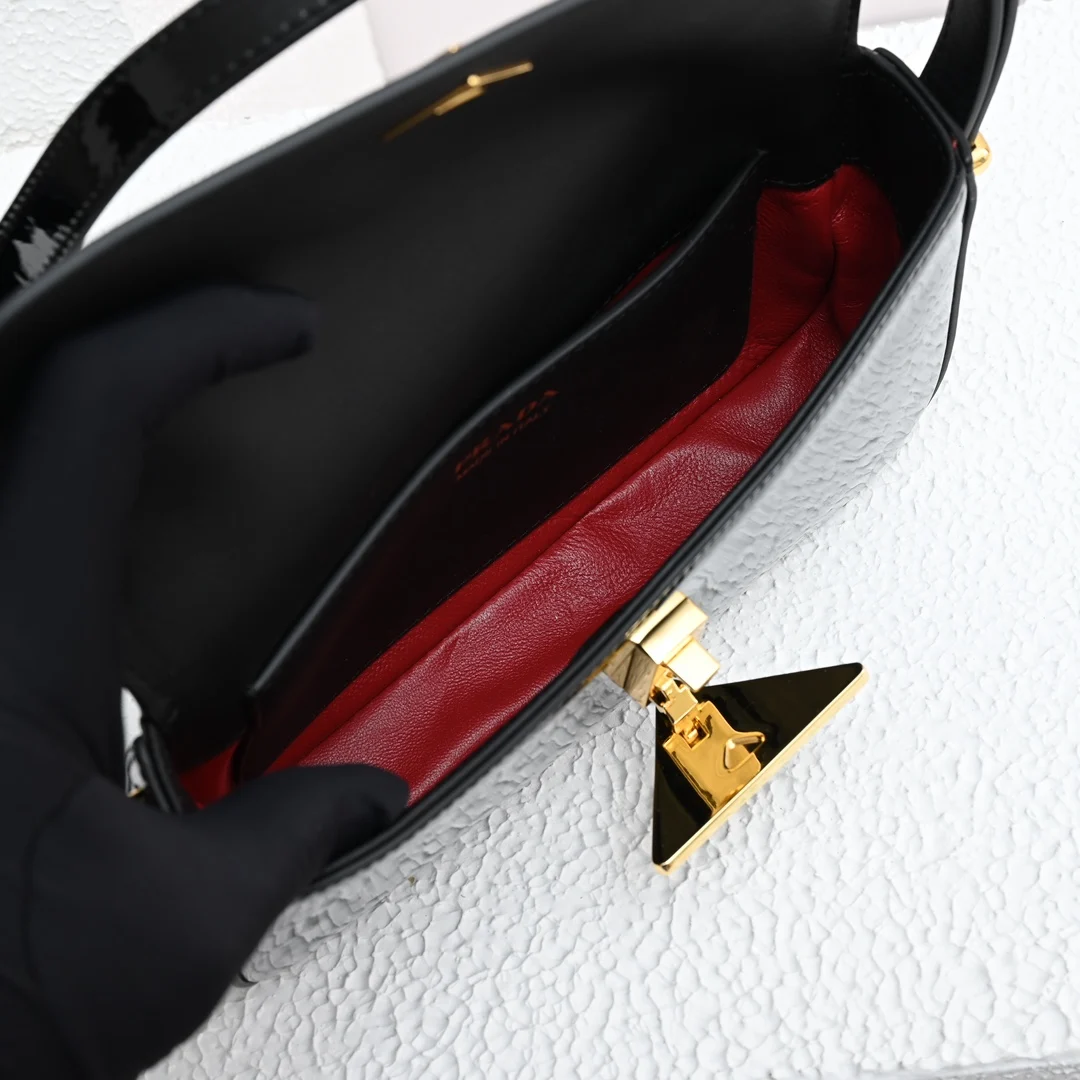 Prada 1BD339 Patent Leather Shoulder Bag Crossbody Bag - Detail view 8