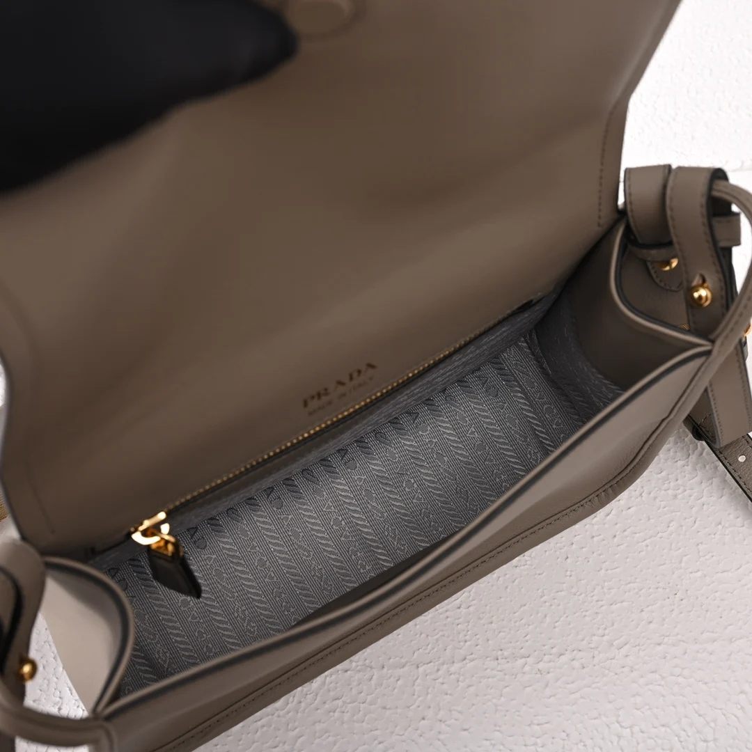 Prada 1BD372 Shoulder Strap Crossbody Bag - Detail view 8