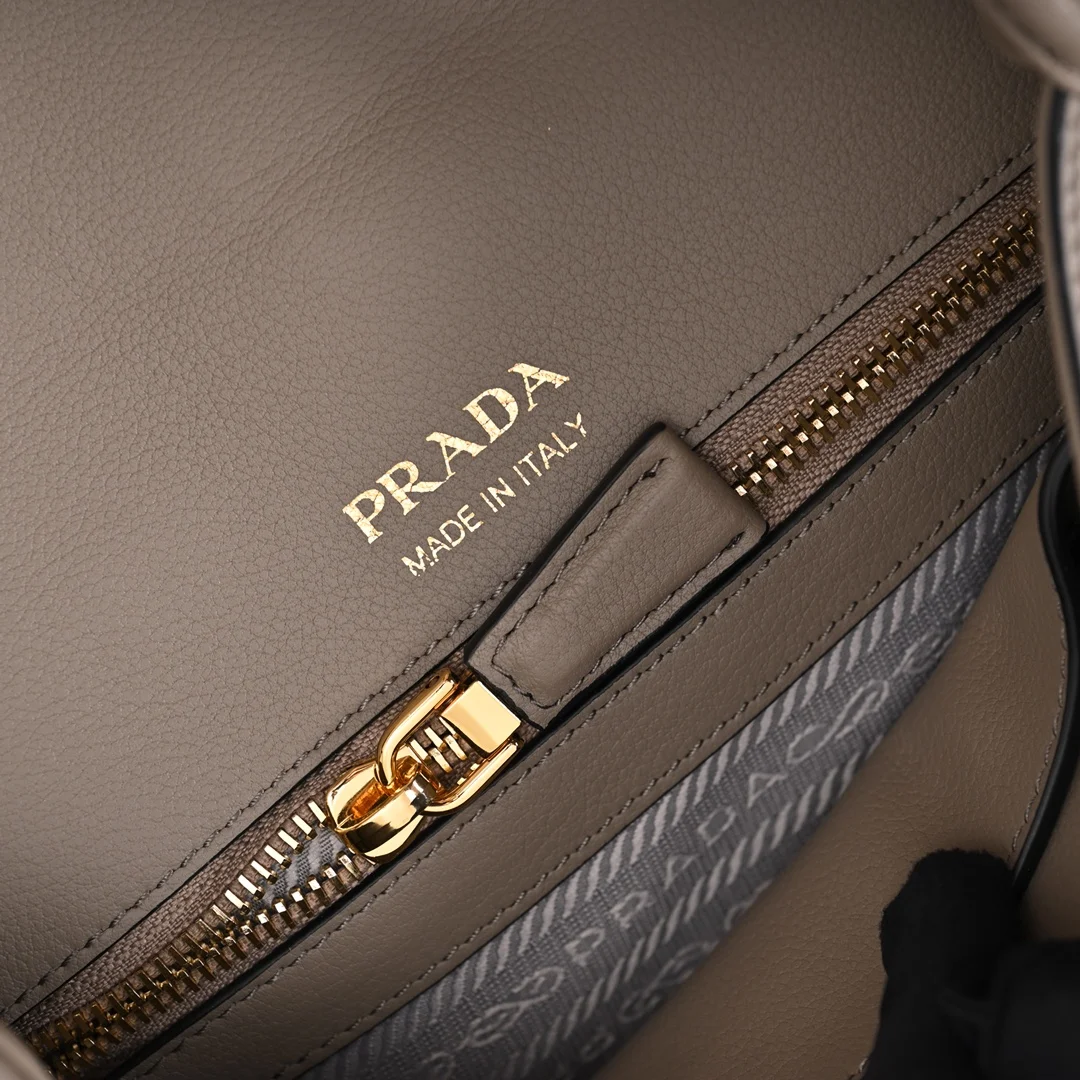 Prada 1BD372 Shoulder Strap Crossbody Bag - Detail view 9