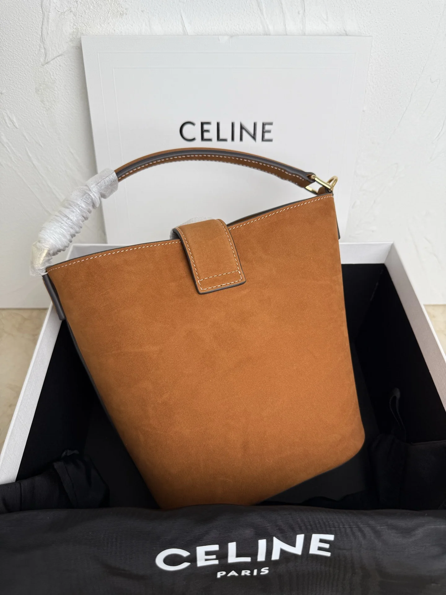 Celine 119173FX9.38NO LOUISE Small Smooth Cowhide Leather Handbag Crossbody Bag - Detail view 2