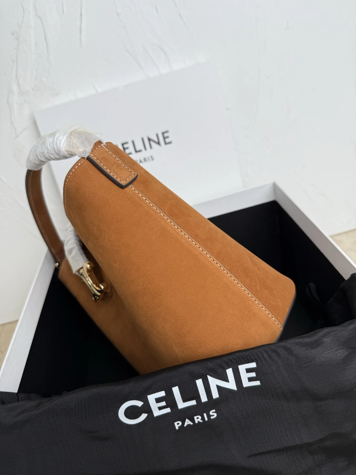 Celine 119173FX9.38NO LOUISE Small Smooth Cowhide Leather Handbag Crossbody Bag - Detail view 3