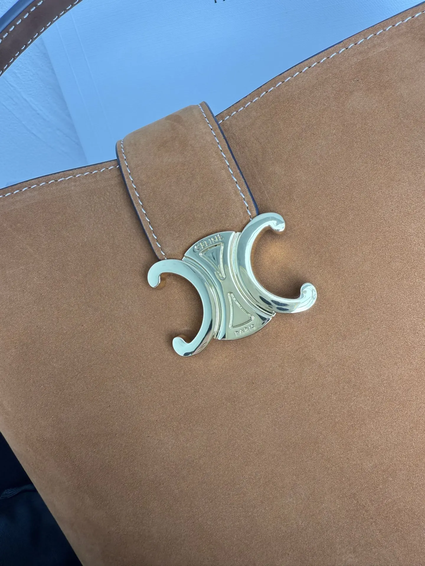 Celine 119173FX9.38NO LOUISE Small Smooth Cowhide Leather Handbag Crossbody Bag - Detail view 4