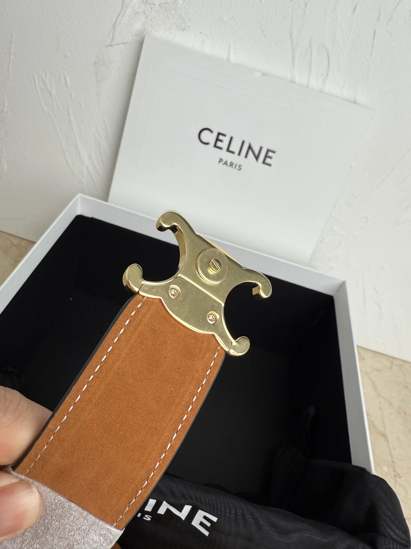 Celine 119173FX9.38NO LOUISE Small Smooth Cowhide Leather Handbag Crossbody Bag - Detail view 6