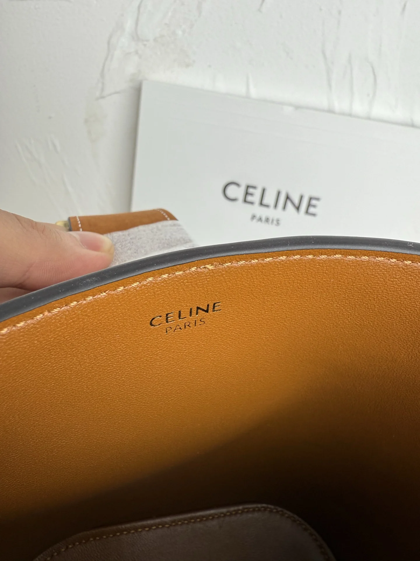Celine 119173FX9.38NO LOUISE Small Smooth Cowhide Leather Handbag Crossbody Bag - Detail view 8