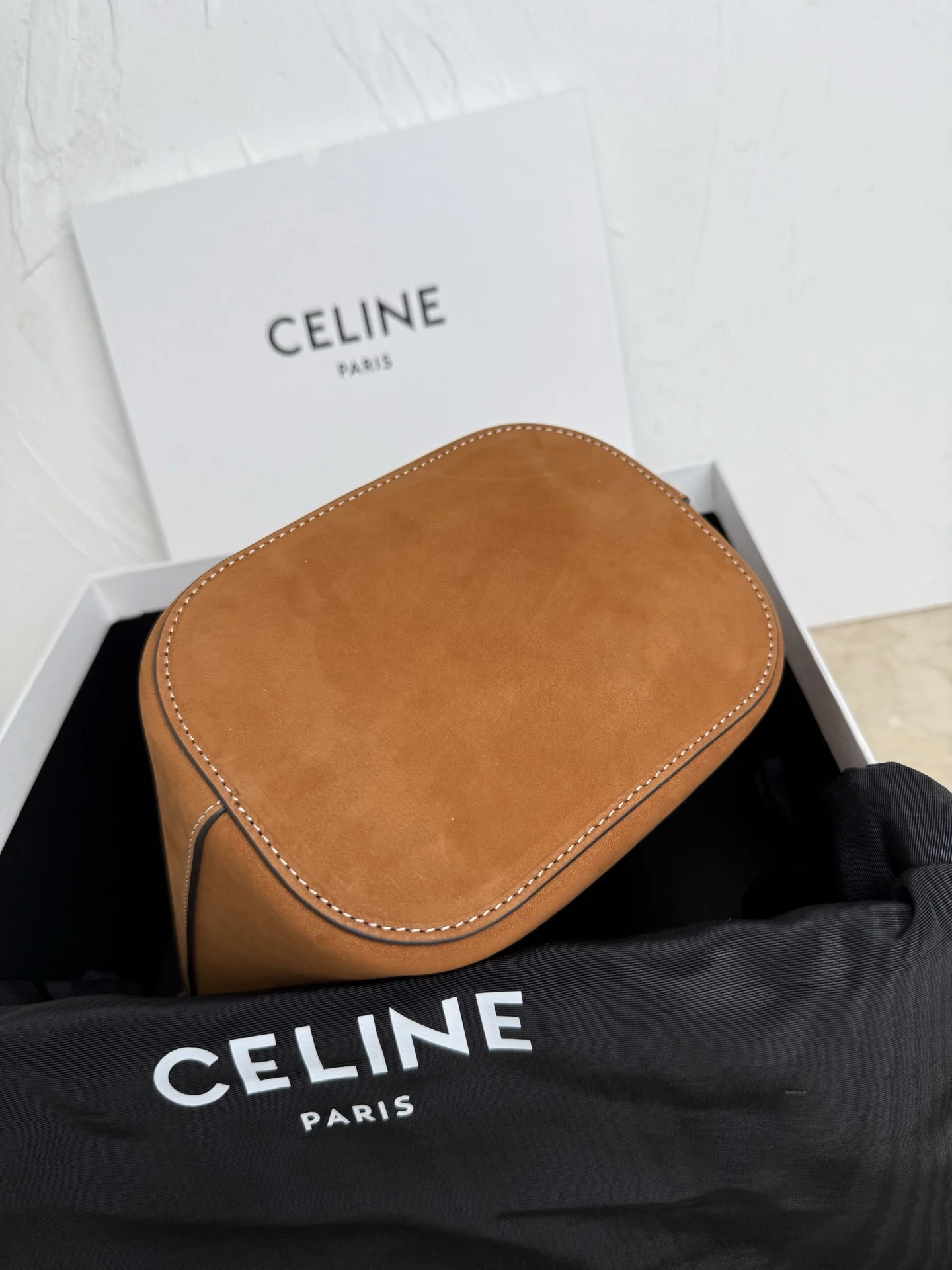Celine 119173FX9.38NO LOUISE Small Smooth Cowhide Leather Handbag Crossbody Bag - Detail view 9