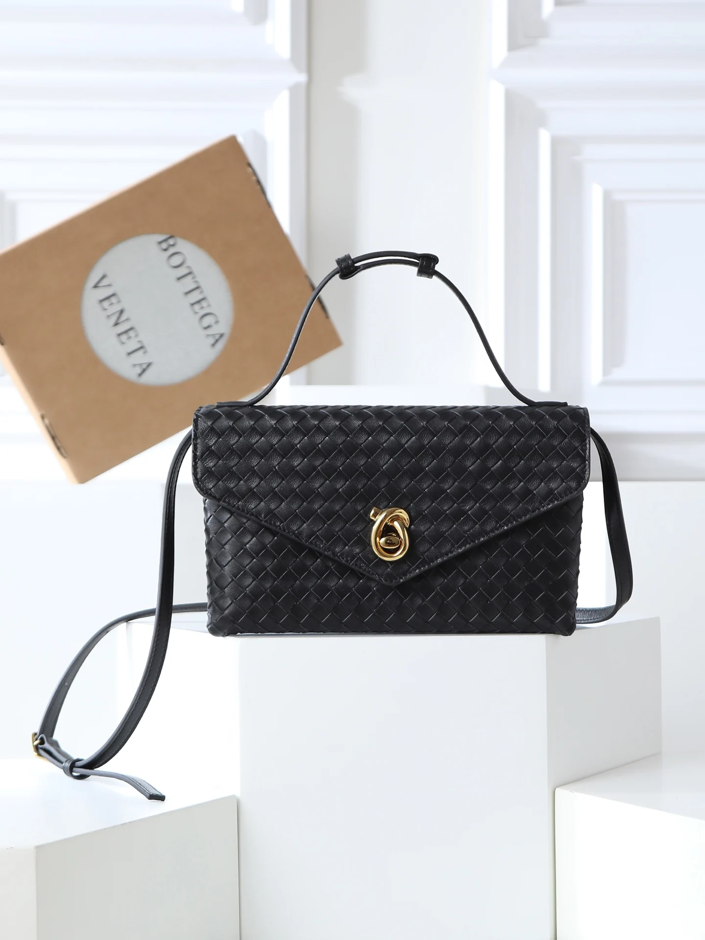 Bottega Veneta 817191 Early Spring New Bag Crossbody Bag - Detail view 1
