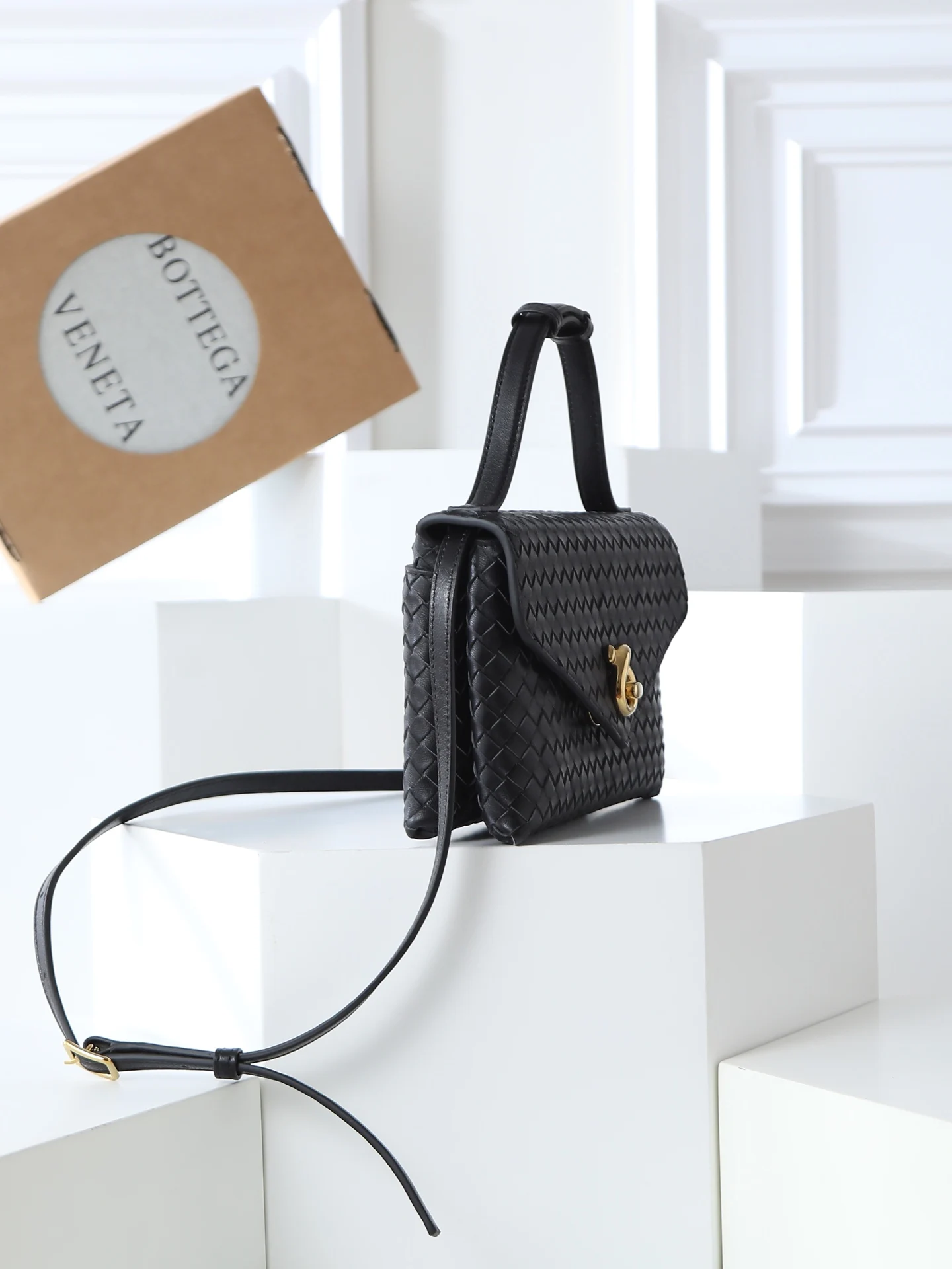 Bottega Veneta 817191 Early Spring New Bag Crossbody Bag - Detail view 3
