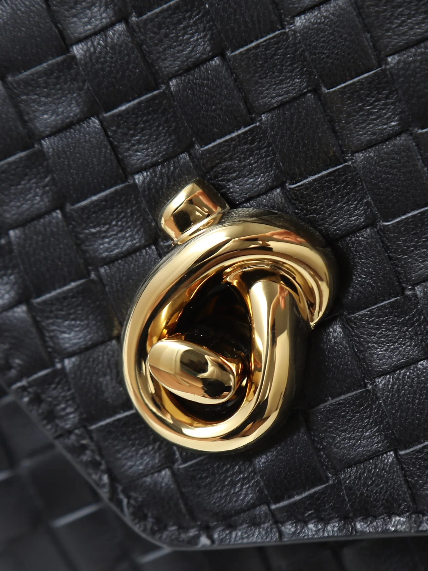 Bottega Veneta 817191 Early Spring New Bag Crossbody Bag - Detail view 4