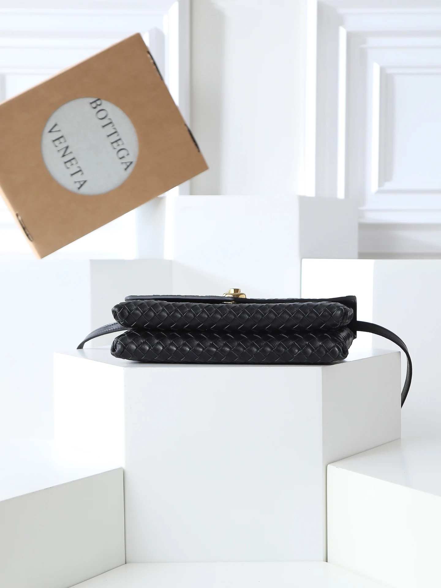 Bottega Veneta 817191 Early Spring New Bag Crossbody Bag - Detail view 12