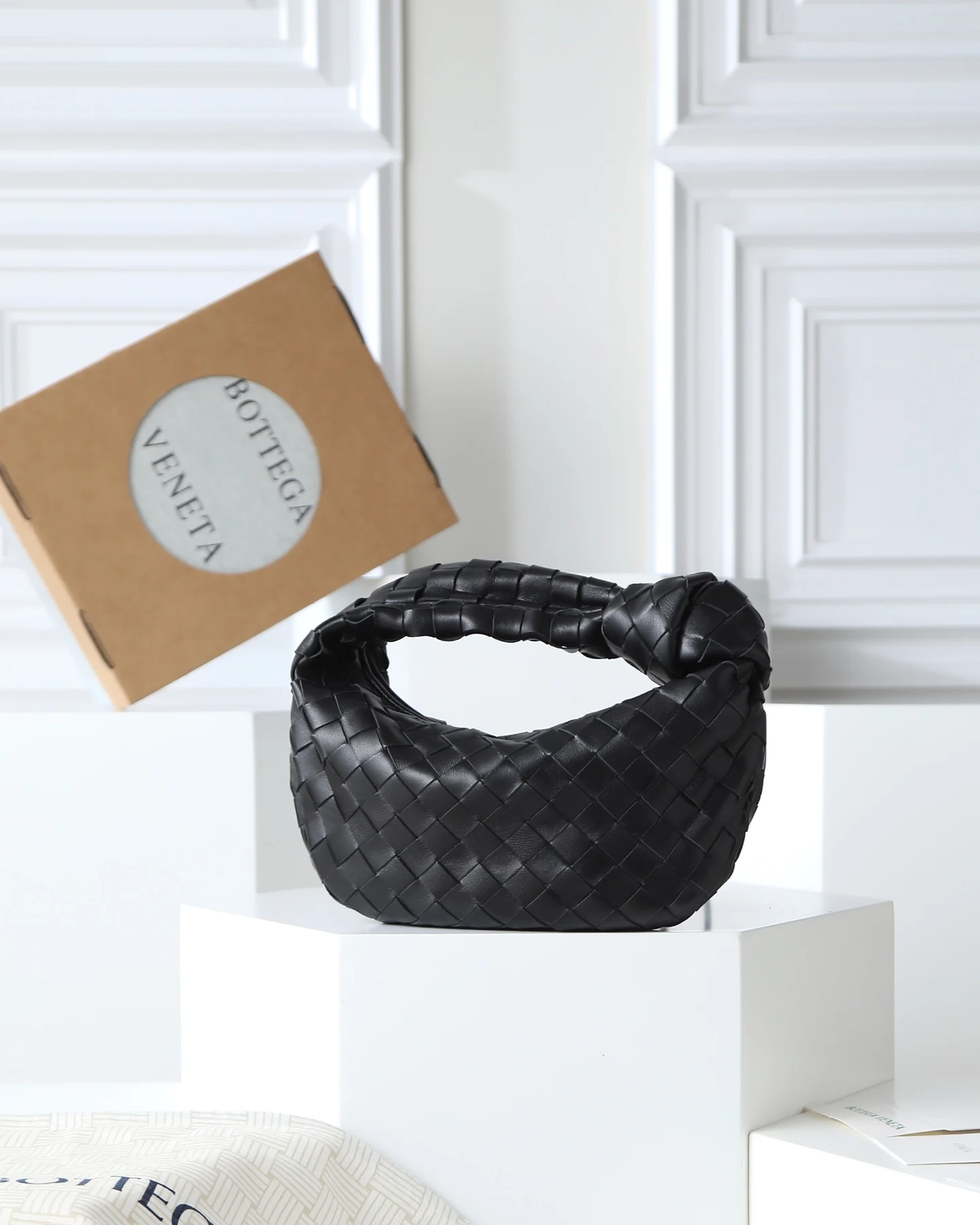 Bottega Veneta 651876 Woven Knot Hobo Handbag - Detail view 2