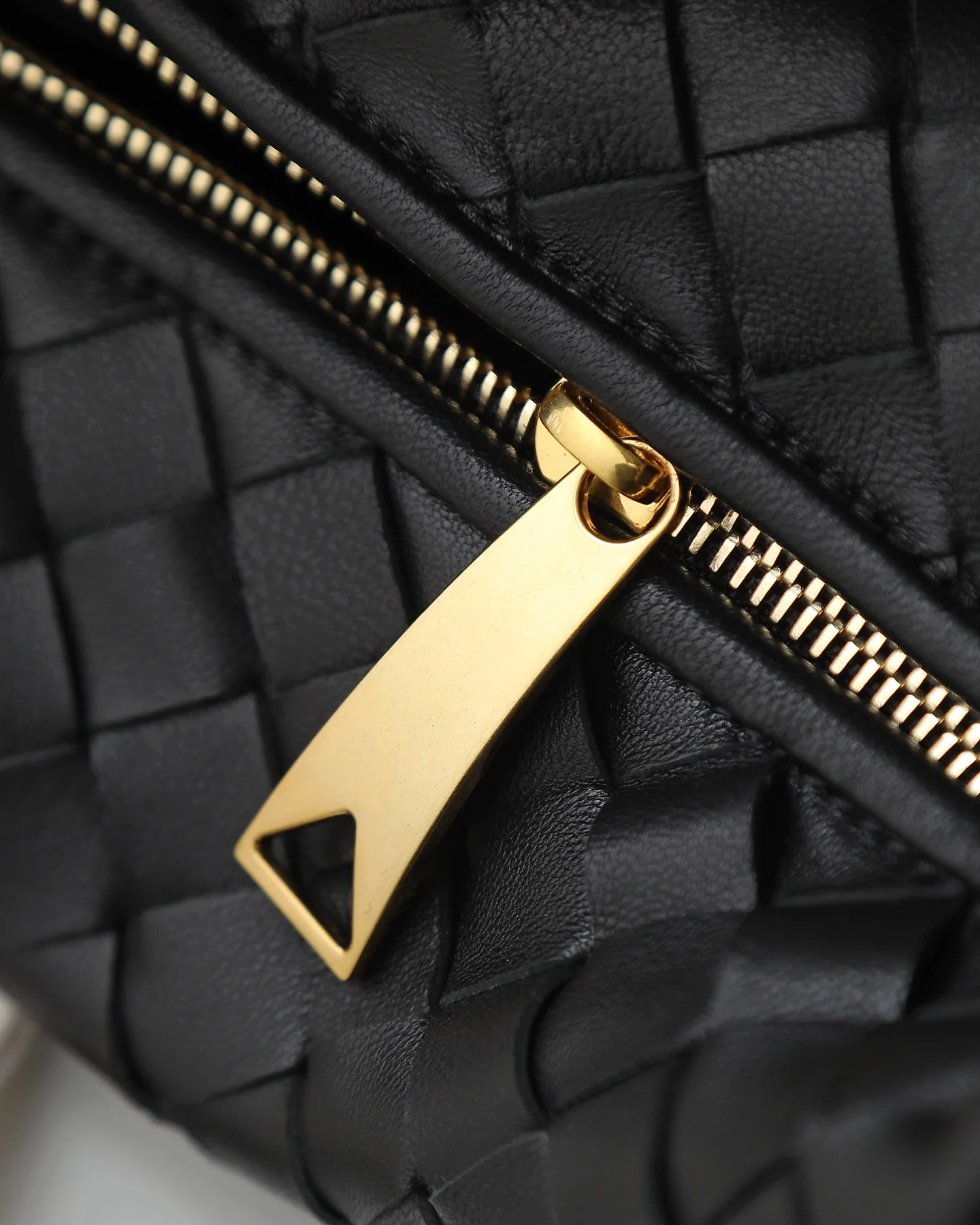 Bottega Veneta 651876 Woven Knot Hobo Handbag - Detail view 7