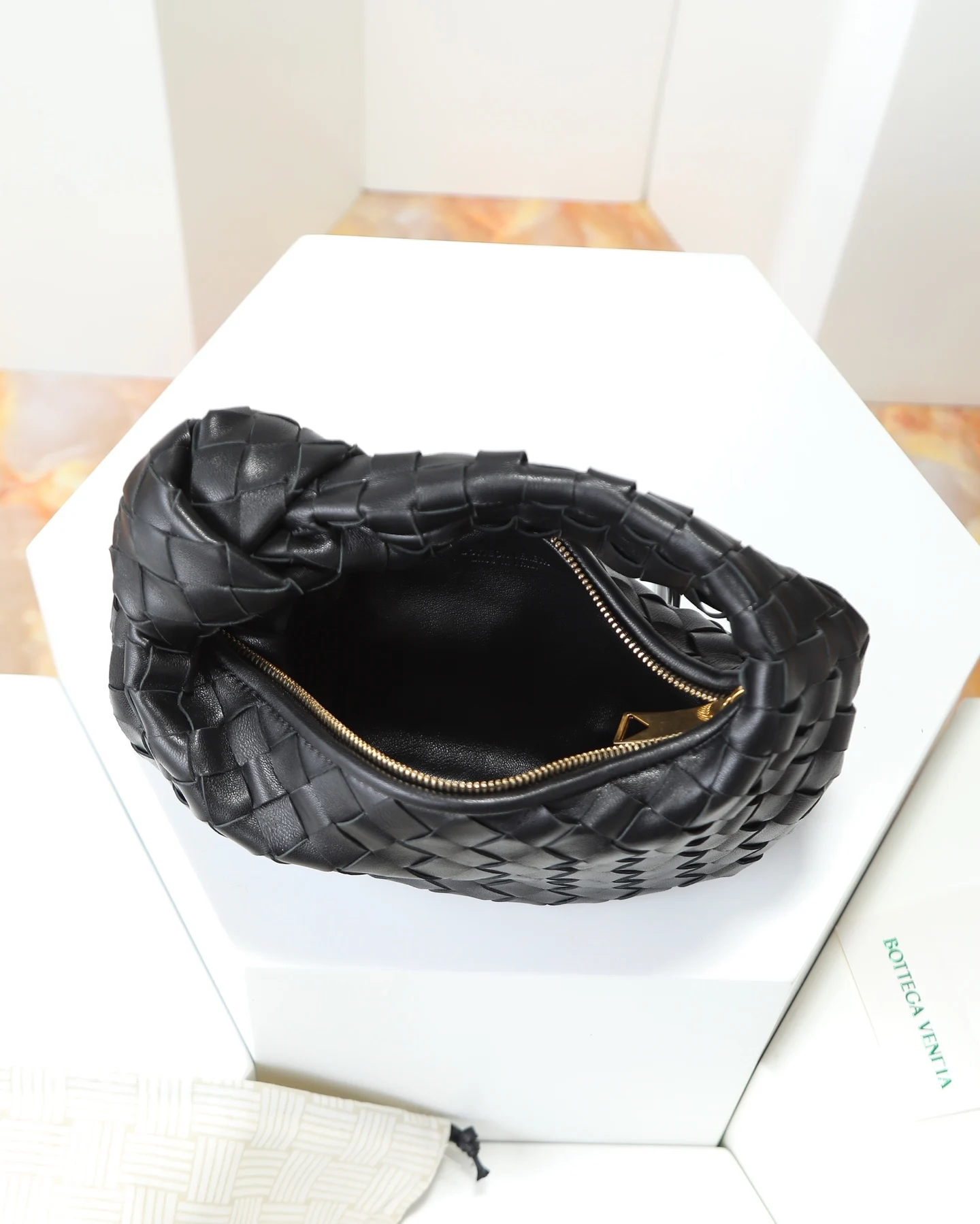 Bottega Veneta 651876 Woven Knot Hobo Handbag - Detail view 10