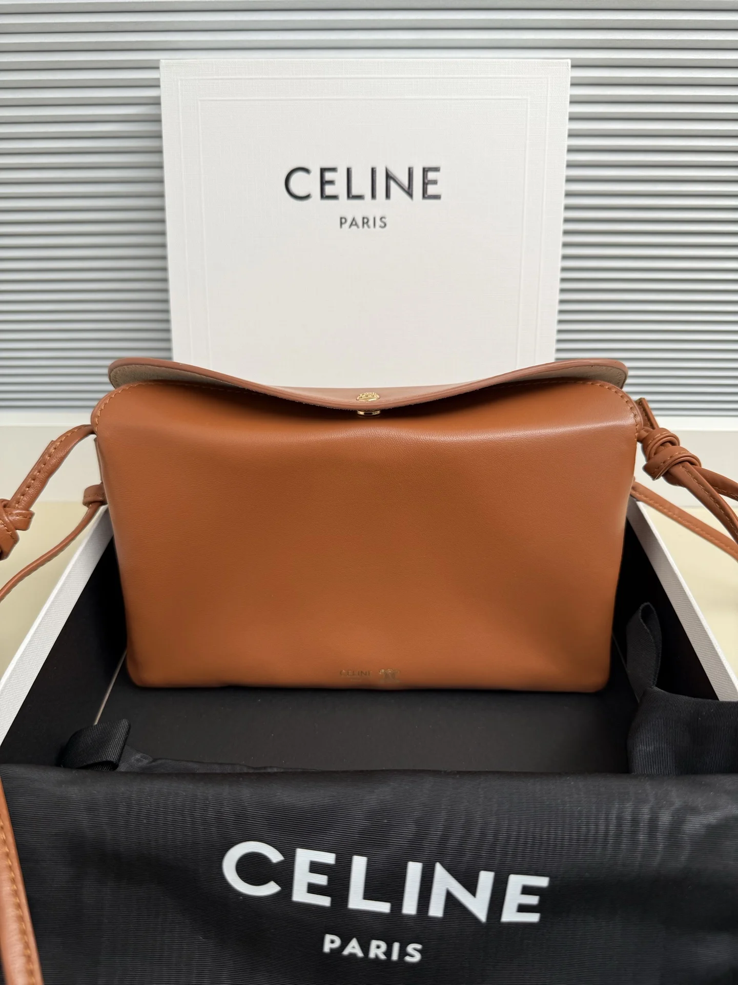 Celine 10p862 Classic Tri-Layer Bag Crossbody Bag - Detail view 1