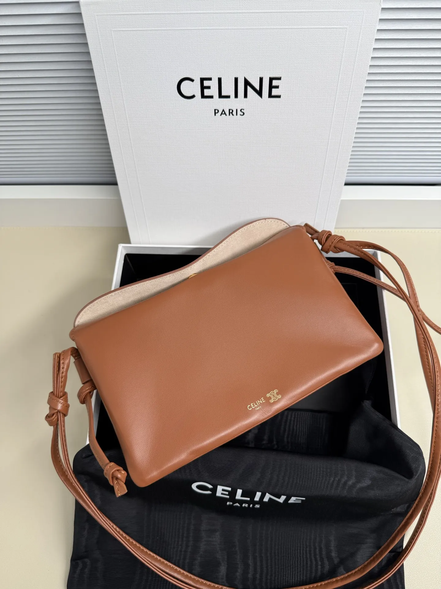 Celine 10p862 Classic Tri-Layer Bag Crossbody Bag - Detail view 6