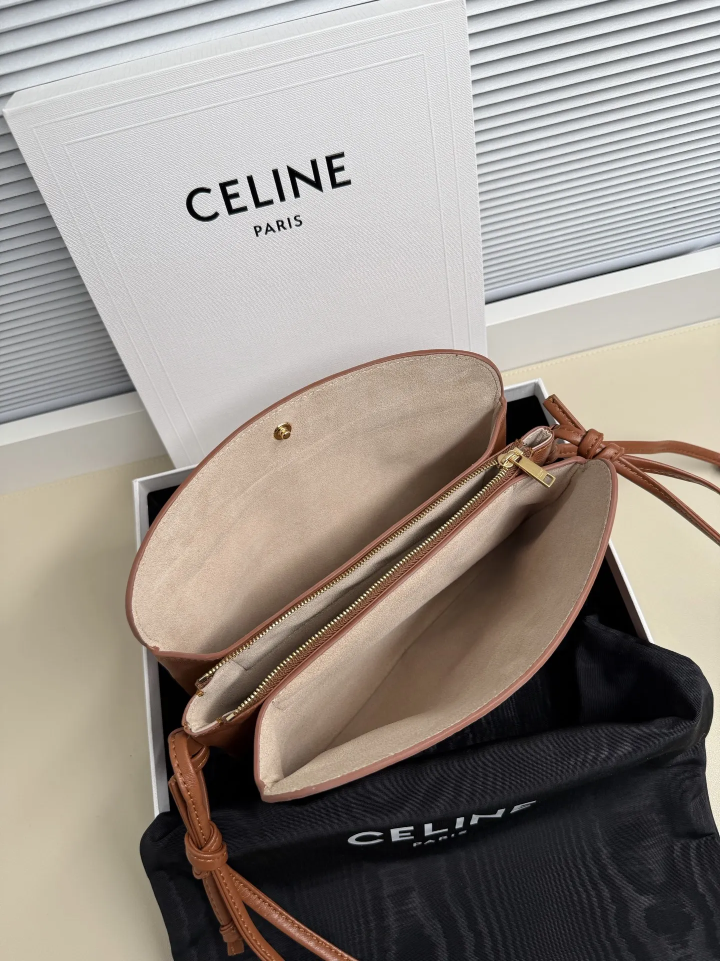 Celine 10p862 Classic Tri-Layer Bag Crossbody Bag - Detail view 7