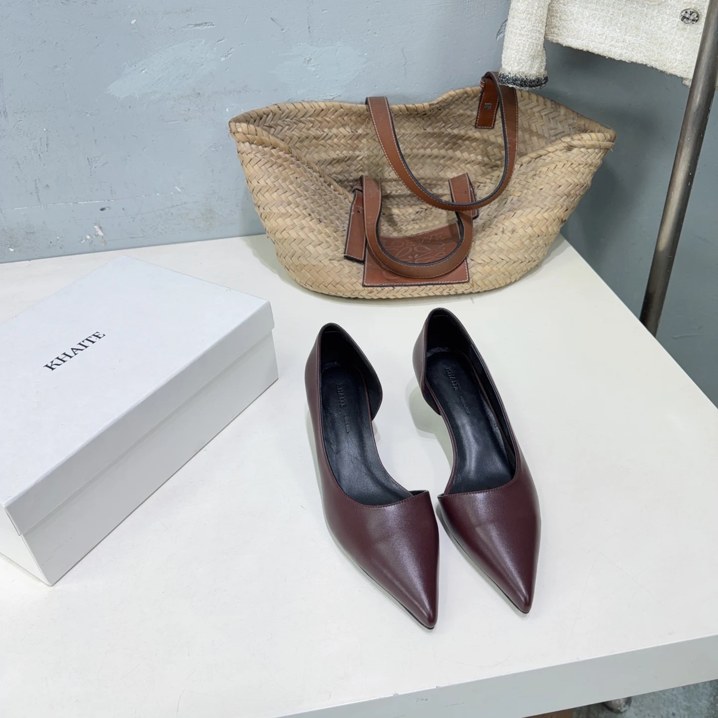 原单其他女鞋|高仿其他女鞋|精仿其他女鞋|一比一其他女鞋<p>小众潮牌Khaite26春夏新款简易中空尖头猫跟单鞋 </p><p>据说这是本年度最美丽的单鞋 法式优雅气质在线 高级又时髦 可盐可甜 文艺又气质 </p><p>四季可穿的单品 简洁设计 好穿又好看 风魔全球经典著作 柔软细腻羊皮面料让这款单鞋 立马变得与众不同 非常的有质感 </p><p>鞋面采用进口混种羊皮 </p><p>内里垫脚柔软羊皮 </p><p>意大利进口真皮大底</p><p>码数:35-41(4041定做不退换 </p><p>配原版包装</p>