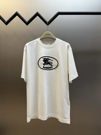 Overlapping Stamp War Horse Crew Neck Short Sleeve T-shirt
