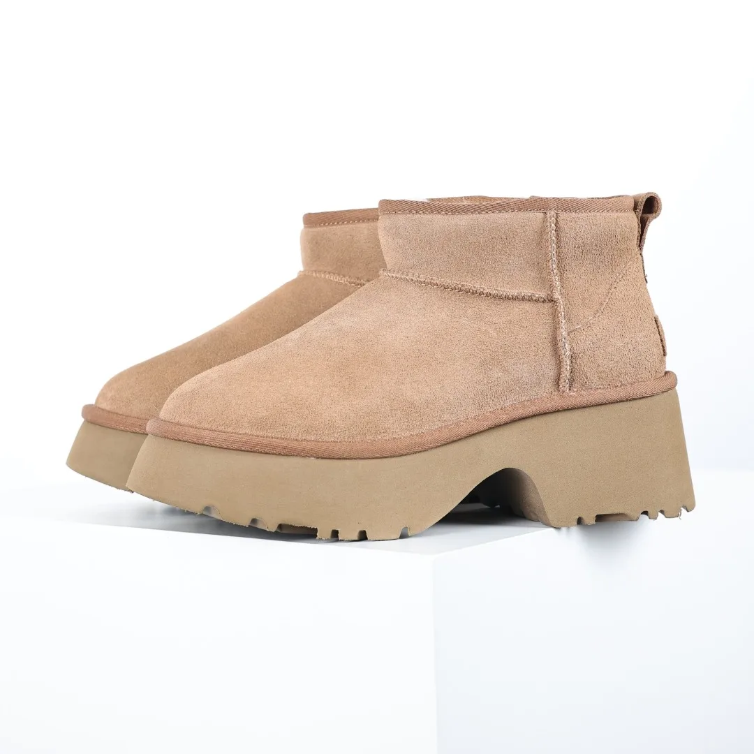 原单UGG女鞋|高仿UGG女鞋|精仿UGG女鞋|一比一UGG女鞋<p>X1 全网最齐ugg 热门130个配色 市面顶级版本 </p><p>UGG 短款鱼人坡跟 5cm厚底 羊皮毛一体雪地靴女款 </p><p>广州外贸大厂生产 鞋头到鞋垫真羊皮毛一体 独立外盒包装 芯片 带防水工艺 区别市面任何版本 </p><p>5cm厚底 独立原版开发大底 羊绒鞋垫 冬季保暖外出 家居都是很适合的选择 进年uug推出款式系列 局部偏向年轻消费者喜好 也走到时尚潮流穿搭的前沿 鞋身材质 防泼水涂层翻毛皮鞋面 17毫米UGGPURE 植入式羊毛内底 轻便防滑舒适橡胶外底 带有品牌LOGO商标 带全套包装 </p><p>尺码: 35 36 37 38 39 40</p>