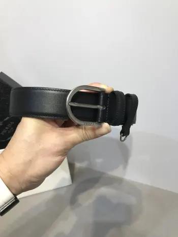 <p> 宽35MM 支持NFC 原单双面进口头层牛皮带身 搭配原版日字扣 手感.油边近乎完美 原产皮料牛皮定制 质感无可挑剔 出众的细节 高清实拍 货真价实 品质保证    </p>