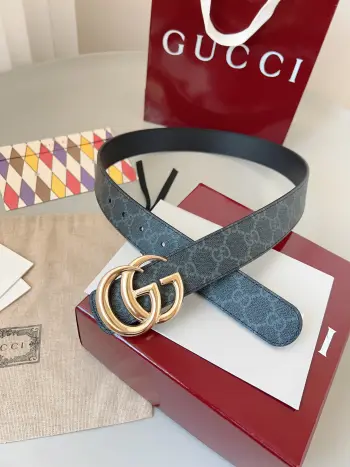 <p> Gucci</p><p>标志性GG图案继续为皮革配饰增色添彩 以现代风范演绎昔日经典 这款窄版腰带以GG皮革制作 巧妙点缀调双G搭扣 </p><p>双G造型腰带扣</p><p>宽度 3.5厘米</p><p>意大利创作</p><p>本款腰带适用低腰和高腰两种穿戴 </p>