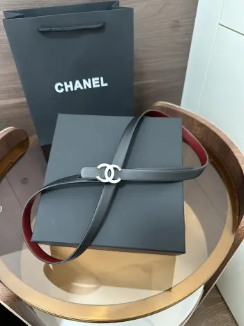 <p> CHANEL 香奈儿 秋冬系列 高端女士细腰带 双面原版牛皮 手感柔软舒适 精致女士必备款 时尚优雅 宽度1.5CM</p>