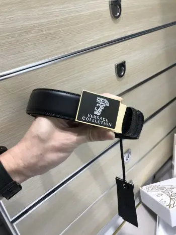 <p> 专柜同款 实拍 专柜官网 尺寸:宽35MM 原版立体半脸间色美人头扣  极富设计美感  双面采用进口原版小牛皮压花 彰显个性 清晰美观 皮质软 手感舒适 档次高 高清实拍品质保证 非市场货    </p>