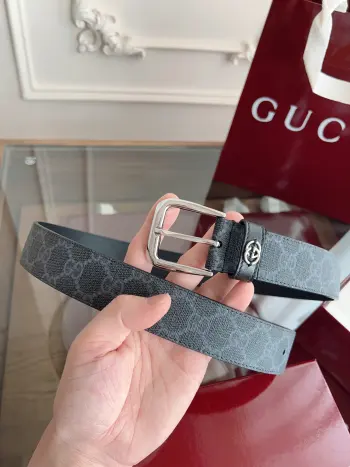 <p> Gucci 专柜同款 原版老花面皮 原版进口平纹底衬里 搭配纯铜五金带扣 纯进口机械车线 工艺精细 原单品质 宽度3.5CM</p>