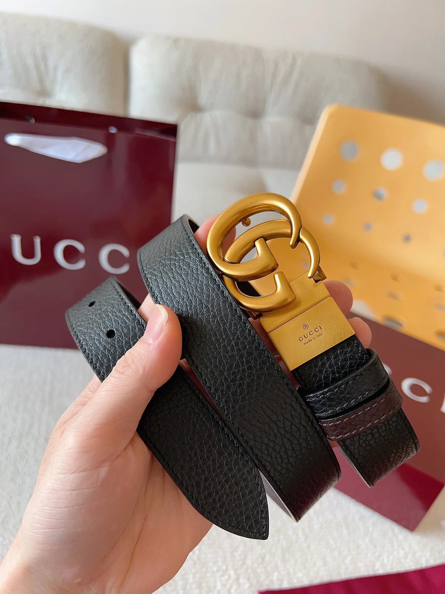 原单古奇皮带|高仿古奇皮带|精仿古奇皮带|一比一古奇皮带<p> Gucci 这款双面腰带采用双面色效果 配饰继续引领Gucci全新系列的潮流 以独具匠心的丰富细节和实用功能演绎出众品质 具有高辨识度的双G带扣素令整款腰带更添魅力 材质采用 双面小牛皮搭配旋转五金扣 双面可使用 皮带宽度 3.0cm</p>