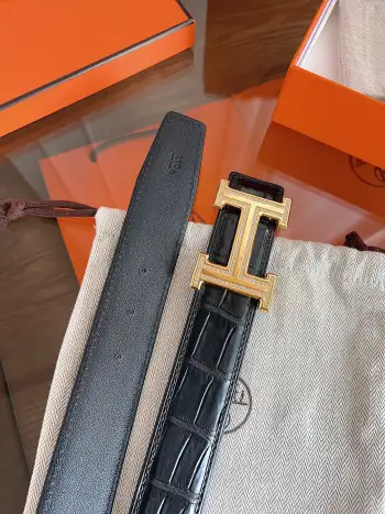 <p>   3.8cm 爱马家鳄鱼肚皮男款皮带 纯手工包边工艺+无美工 真鳄鱼皮上线 懂货的来 五金扣也是手工镶钻工艺 每一条都是艺术品般独特自然 不做美工十全大补死板生硬产品 </p>