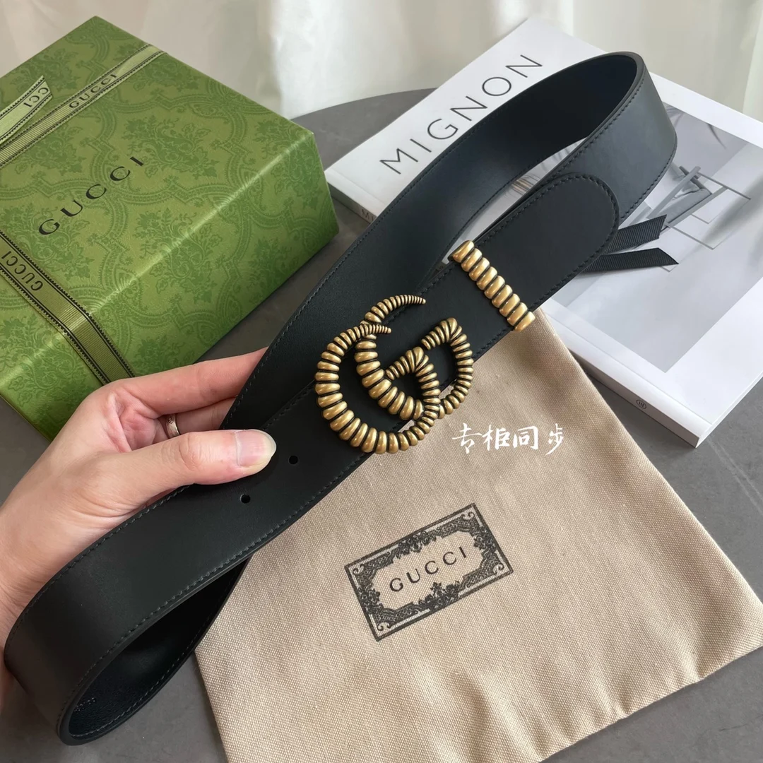 原单古奇皮带|高仿古奇皮带|精仿古奇皮带|一比一古奇皮带<p>   Gucci 专柜新版横标 编码400593 APOOT 双面进口原厂牛皮材质 宽度4.0cm 新款古铜螺丝双G扣</p>