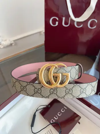 <p> 绝美gucci G女式新款腰帶 專櫃同步 寬3.0厘米 帶身帆布杏老花-拼進口小牛皮粉色 精緻真空電鍍双G型鋼扣 雙面可用</p>
