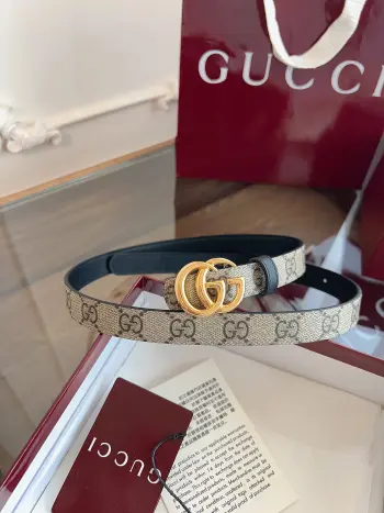 <p> 绝美gucci G女式新款腰帶 專櫃同步 寬2.0厘米 帶身帆布杏老花-拼進口小牛皮黑色 精緻真空電鍍双G型鋼扣 雙面可用</p>