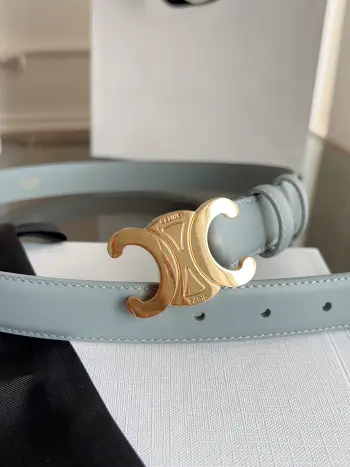 <p>    赛琳 CELINE女士皮带 小牛皮质感搭配独特凯旋门扣 颜色灰蓝色 宽2.5cm 低调中暗藏奢华 轻松点亮穿搭  手工缝制 </p>