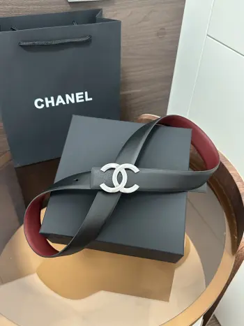 <p> CHANEL 香奈儿 秋冬系列 高端女士细腰带 双面原版牛皮 手感柔软舒适 精致女士必备款 时尚优雅 宽度3.0CM</p>