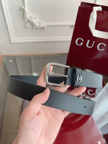 <p> Gucci 专柜同款 进口意大利牛皮 原版进口平纹底衬里 搭配纯铜五金带扣 纯进口机械车线 工艺精细 原单品质 宽度3.5CM</p>