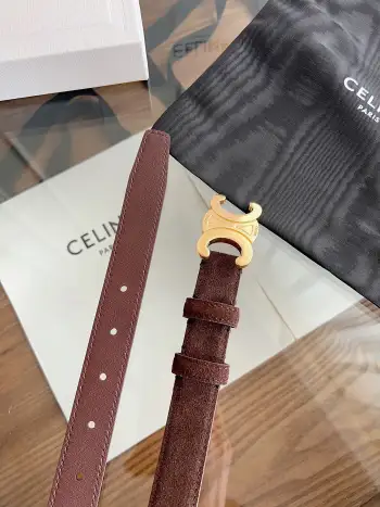 <p> Celine 专柜新款 女士腰带 头层绒面牛皮 冬天穿搭必入 宽度2.5cm 搭配独特凯旋门金属扣件 手工缝制 </p>