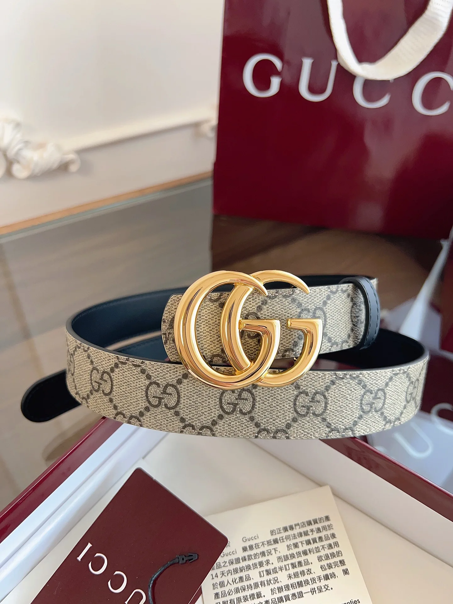 原单古奇皮带|高仿古奇皮带|精仿古奇皮带|一比一古奇皮带<p> 绝美gucci G女式新款腰帶 專櫃同步 寬3.0厘米 帶身帆布杏老花-拼進口小牛皮黑色 精緻真空電鍍双G型鋼扣 雙面可用</p>
