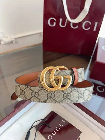 <p> 绝美gucci G女式新款腰帶 專櫃同步 寬3.0厘米 帶身帆布杏老花-拼進口小牛皮棕色 精緻真空電鍍双G型鋼扣 雙面可用</p>