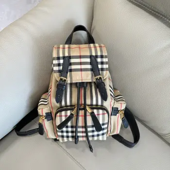 <p>特级 小号Rucksack军旅背包没有不爱他的理由别看它小小的 可能装啦 尺寸16*26型号1641</p>
