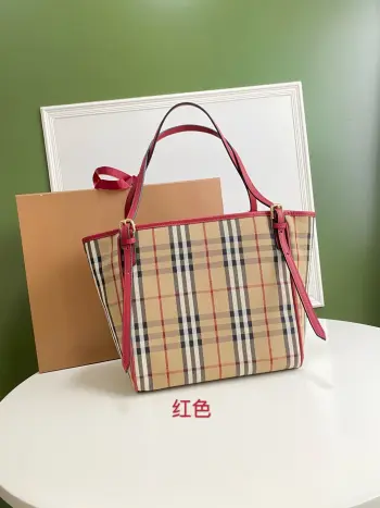<p>原厂 B家隐形战马购物袋 进口小牛皮配ykk黄铜五金 性价比超高 经典永不落伍的时尚 B家控必不可少的一款进入专柜超轻松尺寸:28x26型号8812</p>
