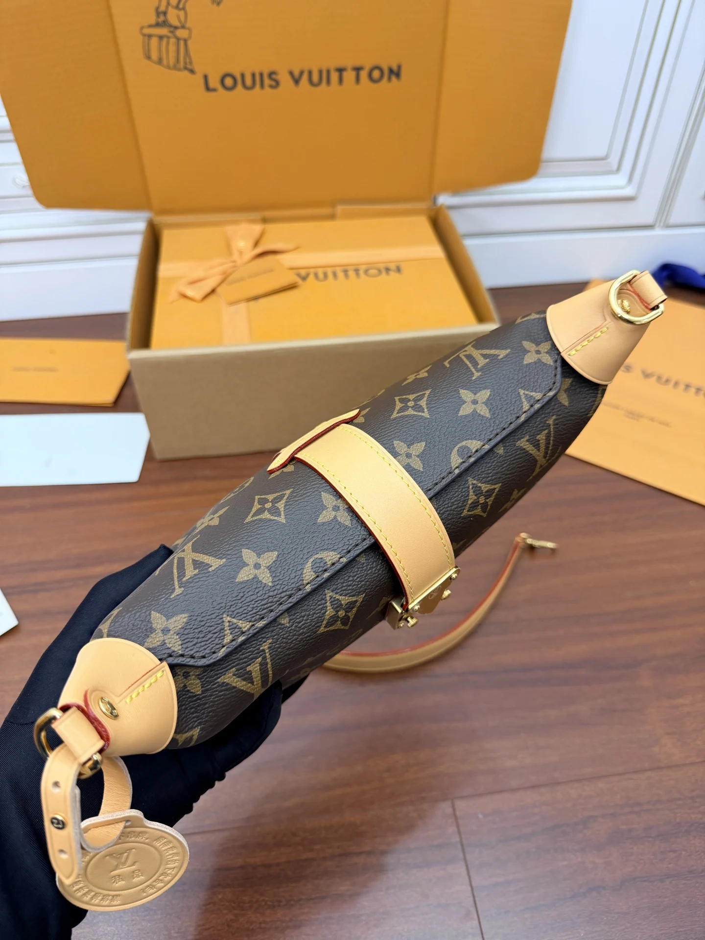 Louis Vuitton M26191 Dynamic Electronic Chip Gift Bag Shoulder Bag - Detail view 4