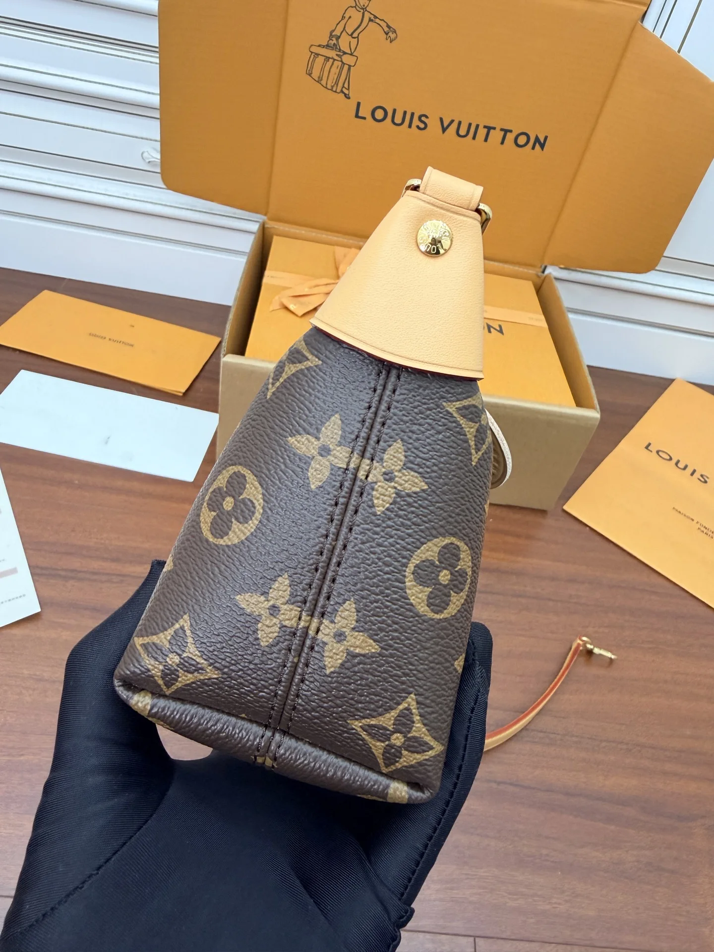 Louis Vuitton M26191 Dynamic Electronic Chip Gift Bag Shoulder Bag - Detail view 5
